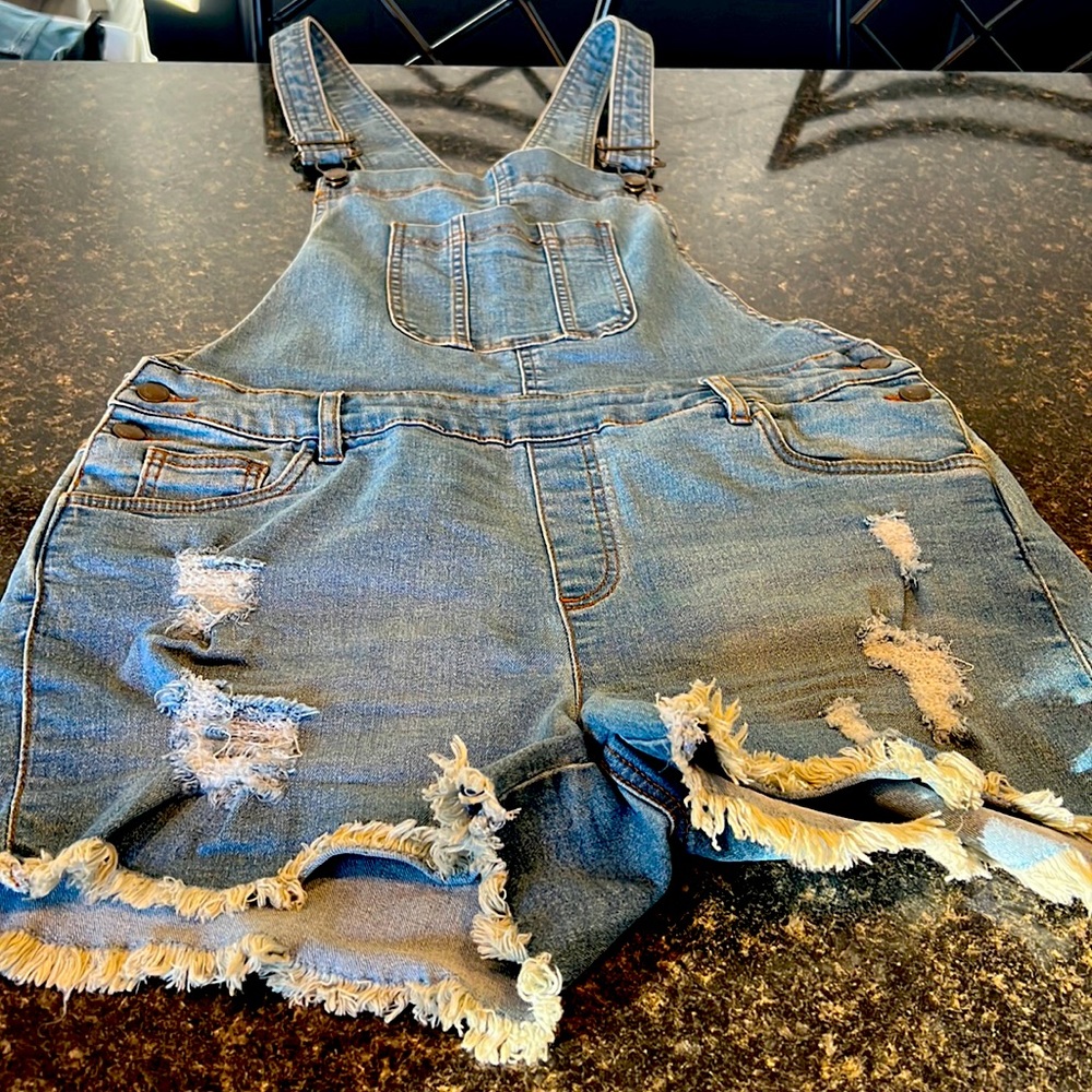 Venus distressed short overall